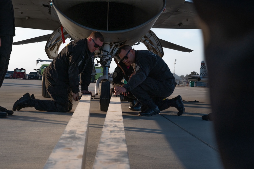 F-16 Viper Demo Team performs at Central Coast Airfest