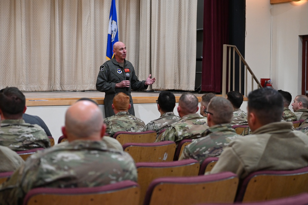 19th Air Force Commander visits Team Kingsley