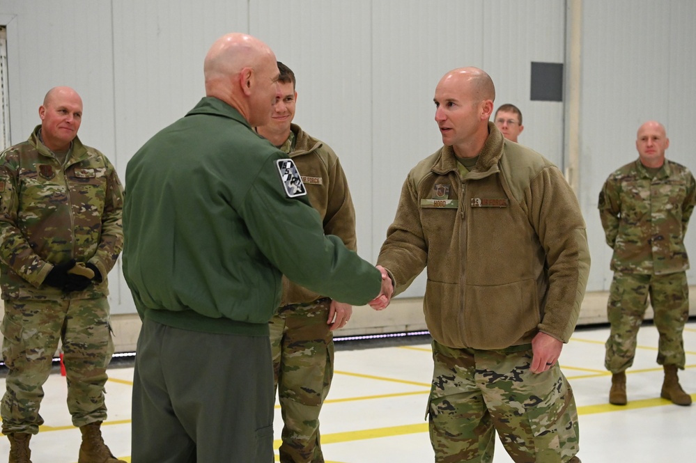 19th Air Force Commander visits Team Kingsley