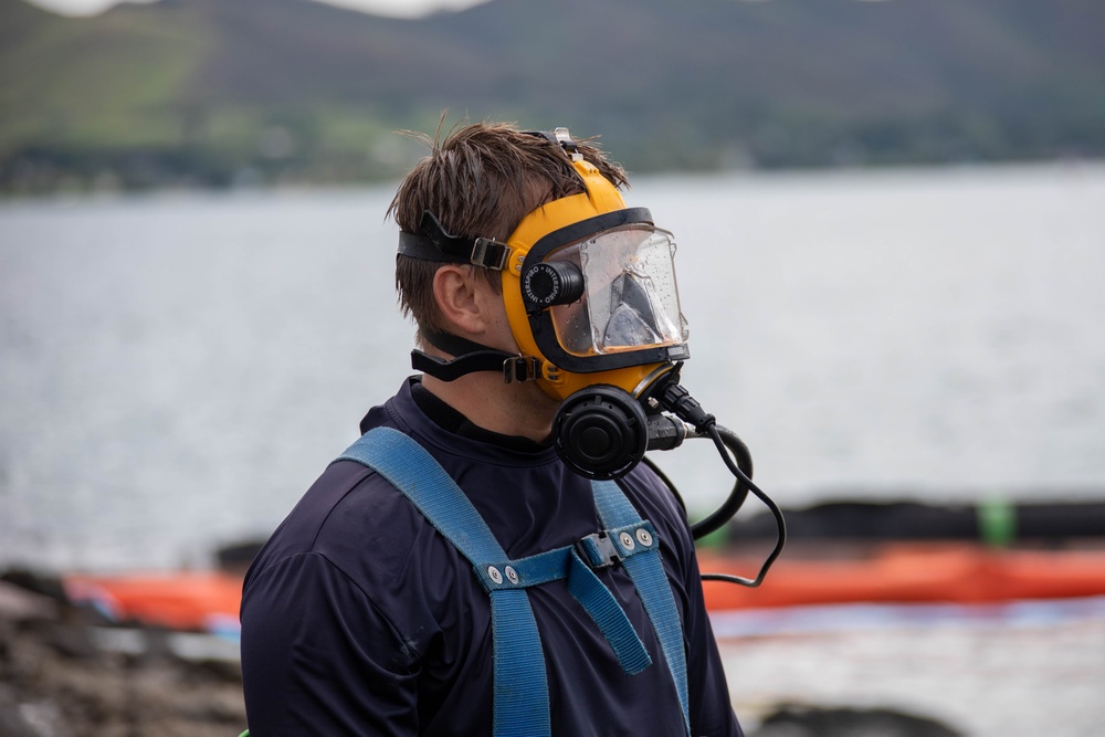 Experts prepare a U.S. Navy P-8A Poseidon in Kaneohe Bay for Salvage Operations