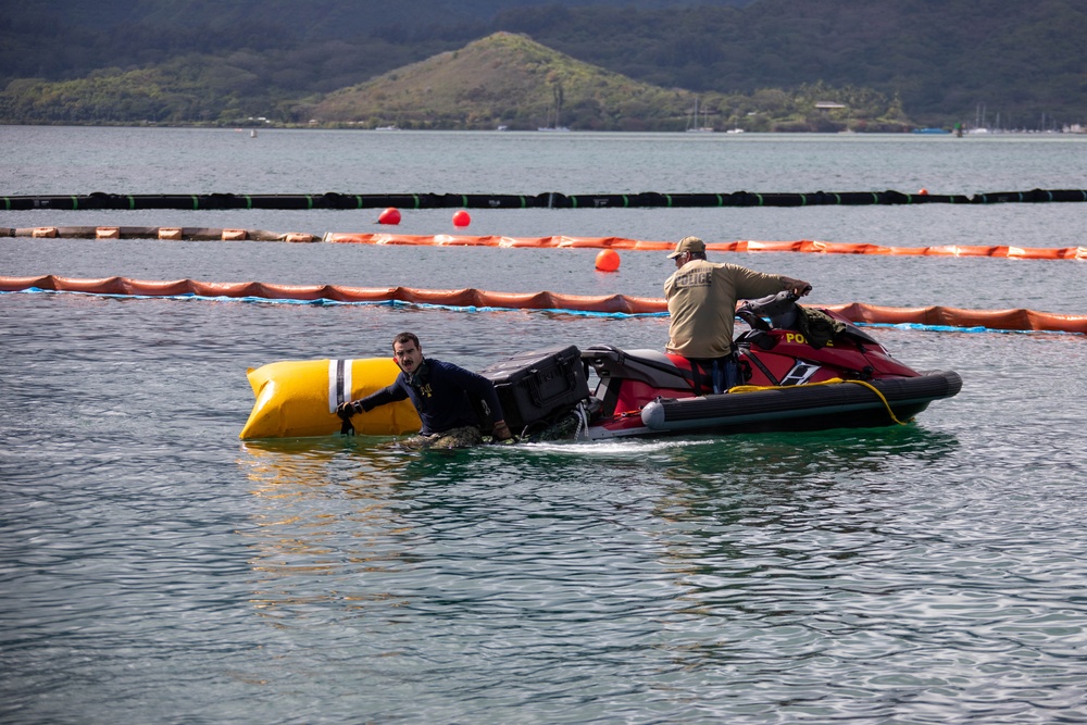 Experts prepare a U.S. Navy P-8A Poseidon in Kaneohe Bay for Salvage Operations