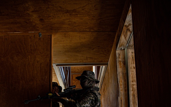 U.S. Marines and Republic of Korea Marines conduct a series of close-quarter battle trainingduring Service Level Training Exercise 5-23