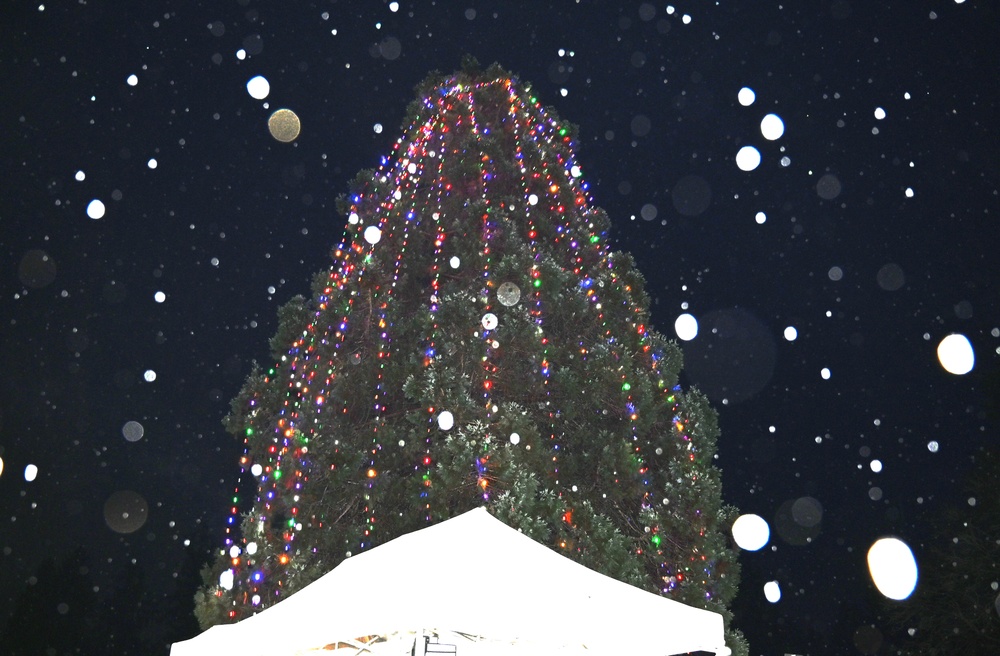 Team McChord Celebrates annual tree lighting ceremony