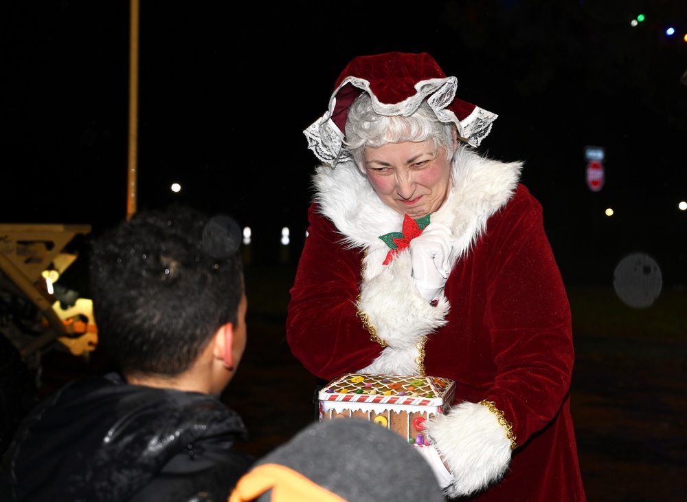 Team McChord Celebrates annual tree lighting ceremony