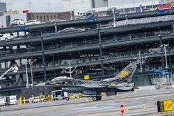 F-16 Viper Demo Team arrives at the Oregon International Airshow [Image 4 of 9]