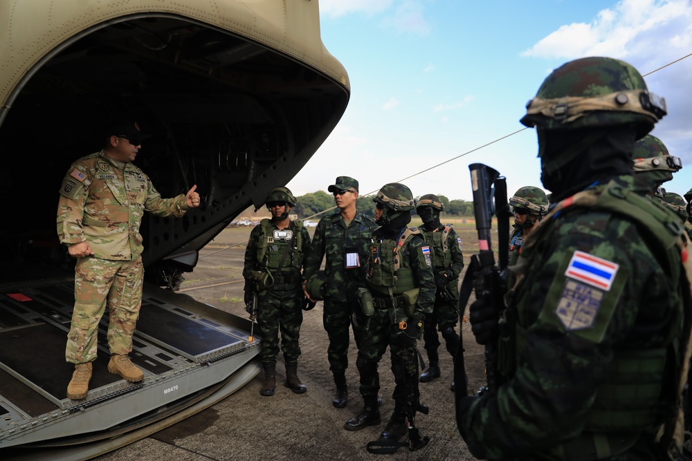 5th SFAB and 3SCOTS Train Cold Loading with the RTA