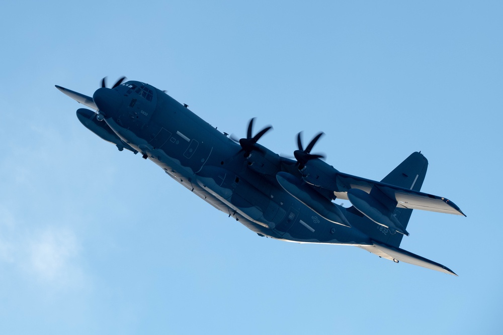 Air Force special warfare Airmen, Alaska Air National Guard aviators, and Army paratroopers conduct airborne training at JBER