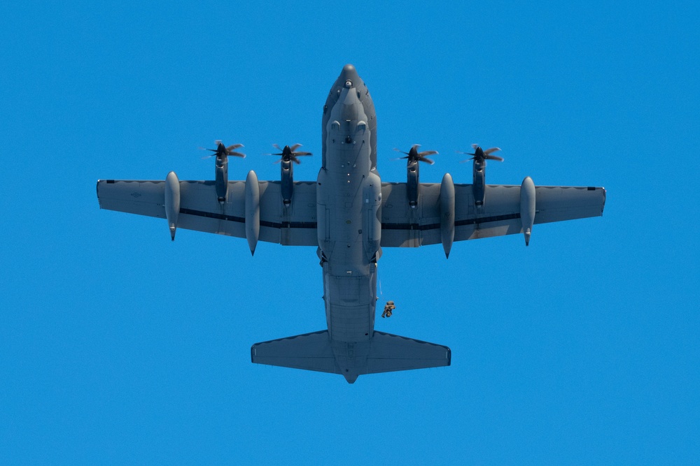 Air Force special warfare Airmen, Alaska Air National Guard aviators, and Army paratroopers conduct airborne training at JBER