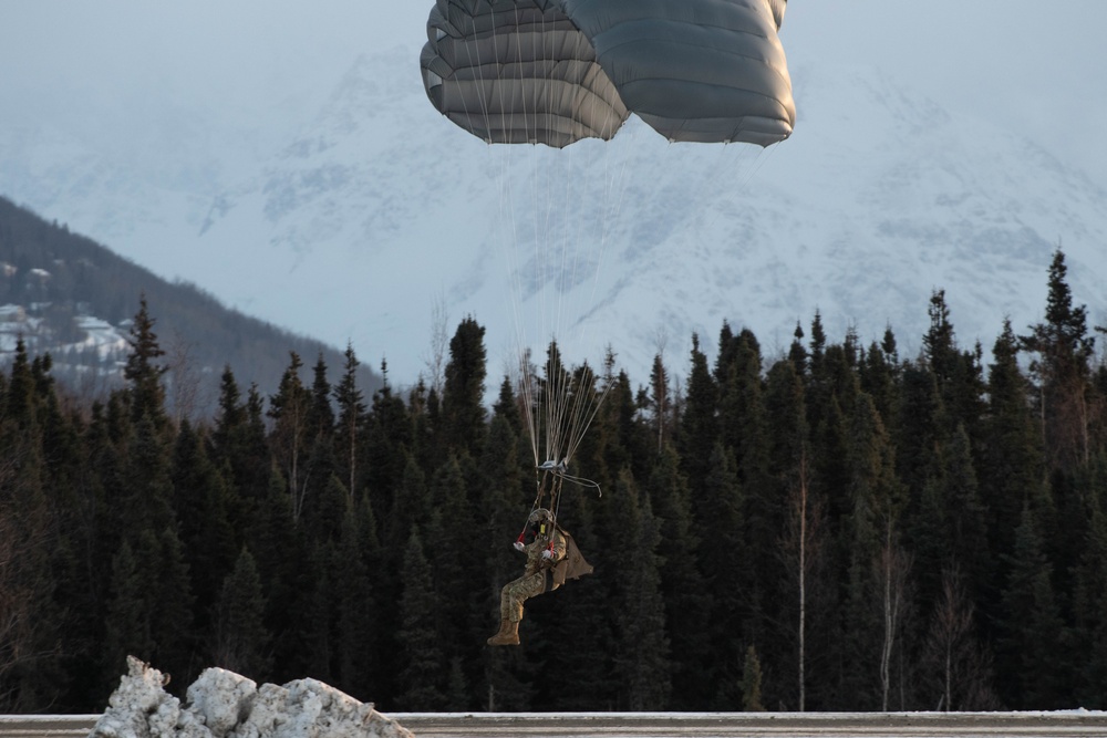 Air Force special warfare Airmen, Alaska Air National Guard aviators, and Army paratroopers conduct airborne training at JBER