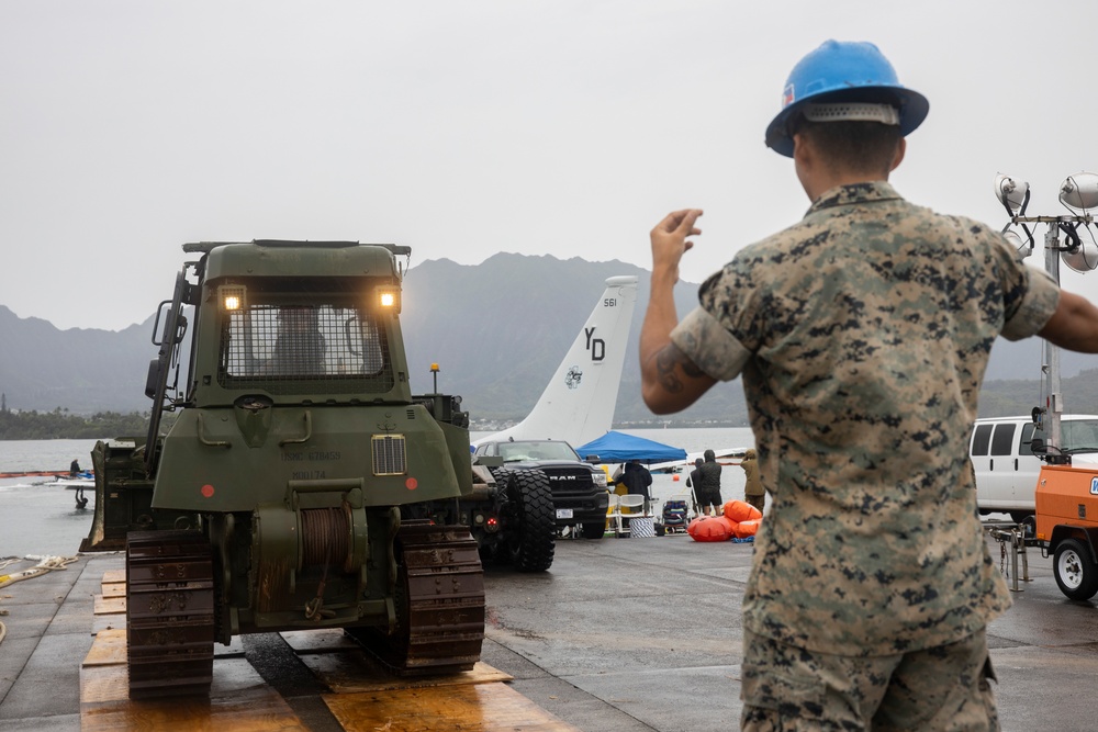 Experts prepare a U.S. Navy P-8A Poseidon in Kaneohe Bay for Salvage Operations