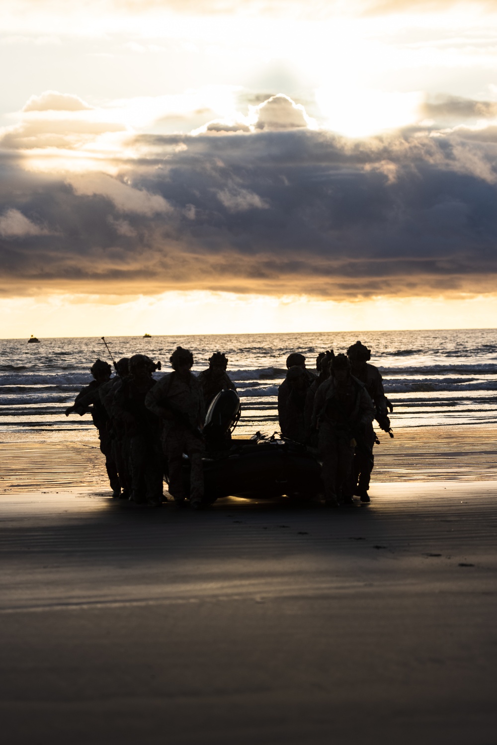 Steel Knight 23.2: 1st Recon Bn. conducts night raid