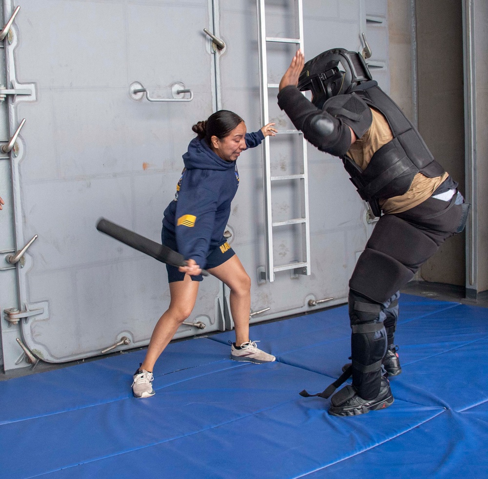 USS Carl Vinson ( CVN 70) Participates in a Ship's Reaction Force Bravo Training