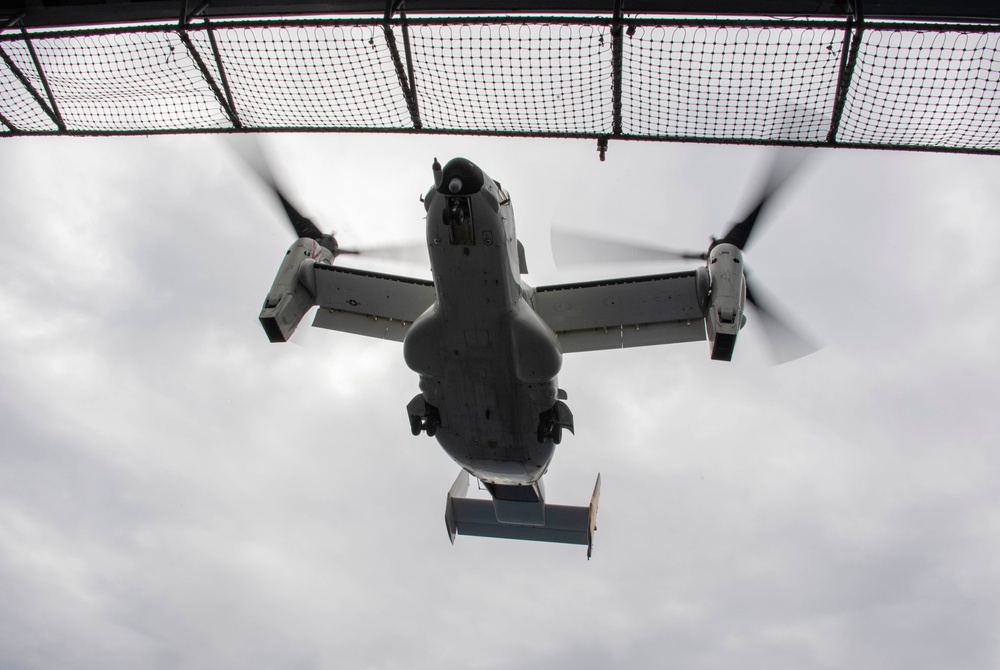 USS Carl Vinson (CVN 70) Conducts Flight Operations