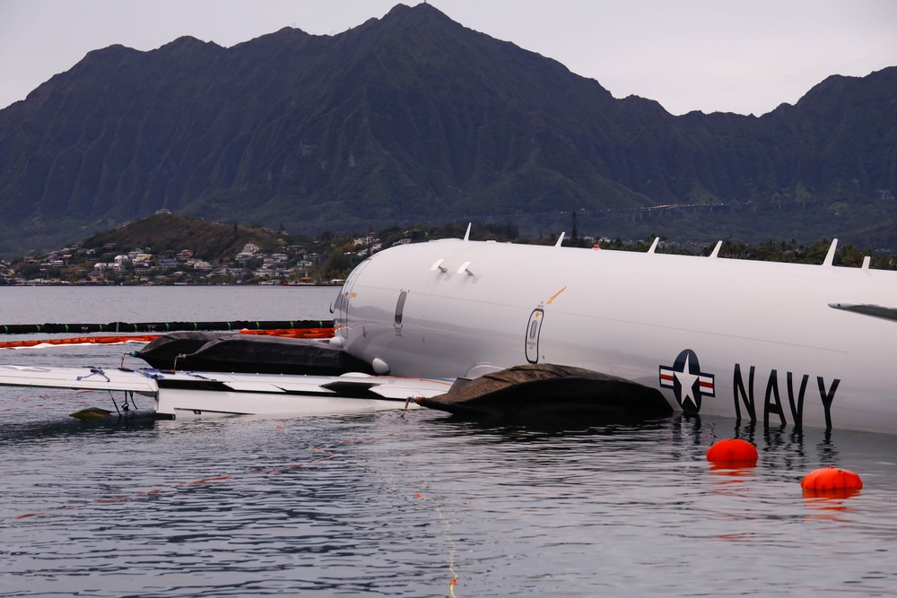 Experts Position Salvage Roller Bags During Salvage Preparation of U.S. Navy P-8A Poseidon in Kaneohe Bay