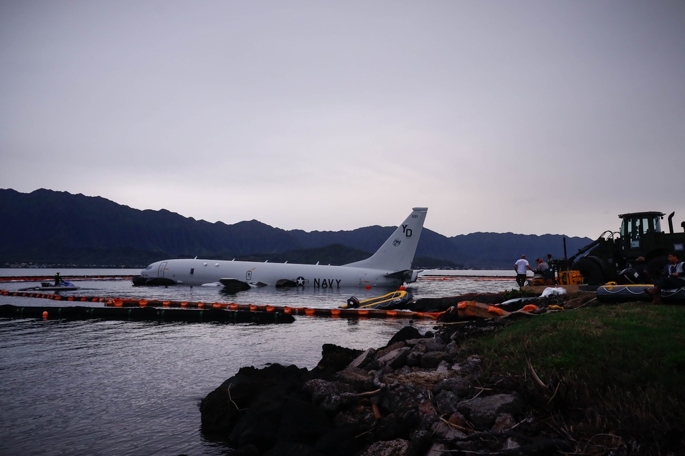 Experts Position Salvage Roller Bags During Salvage Preparation of U.S. Navy P-8A Poseidon in Kaneohe Bay