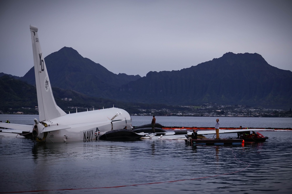 Experts Position Salvage Roller Bags During Salvage Preparation of U.S. Navy P-8A Poseidon in Kaneohe Bay