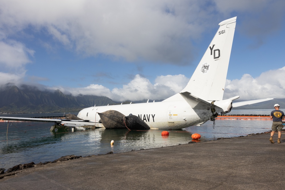 U.S. Navy P-8A Poseidon is Positioned for Extraction from Kaneohe Bay.