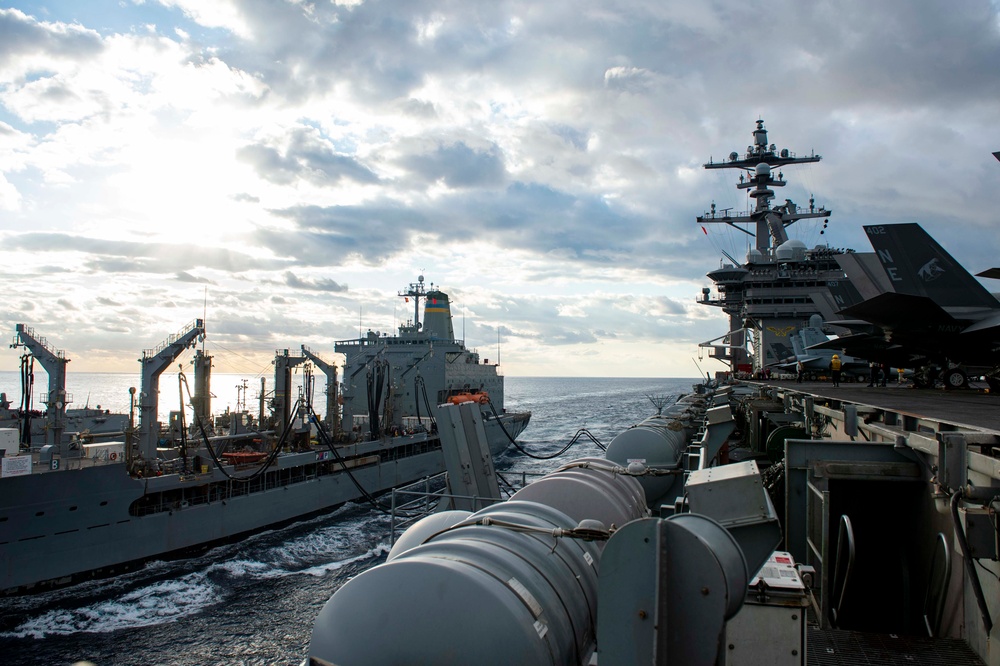 USS Carl Vinson (CVN 70) Conducts Fueling-At-Sea With USNS Yukon (T-AO-202), USS Kidd (DDG 100)