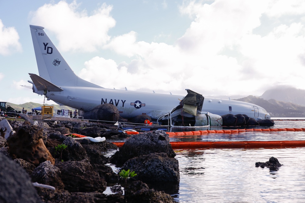 Experts Work to Extract U.S. Navy P-8A Poseidon from Kaneohe Bay