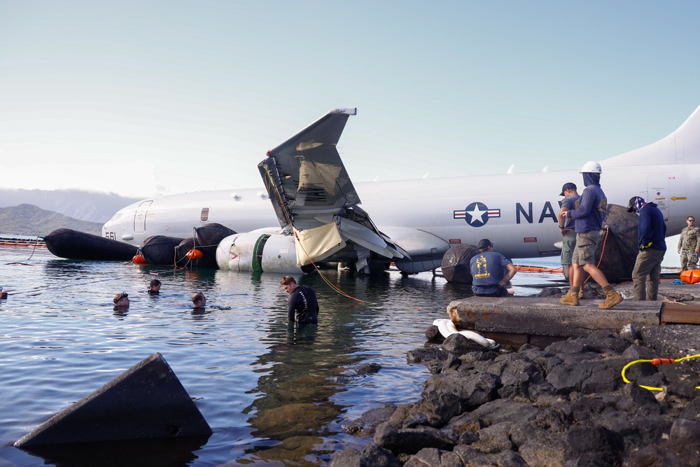 Experts Work to Extract U.S. Navy P-8A Poseidon from Kaneohe Bay