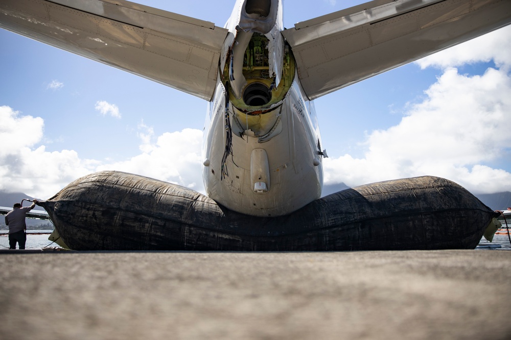 Experts Work to Extract U.S. Navy P-8A Poseidon From Kaneohe Bay