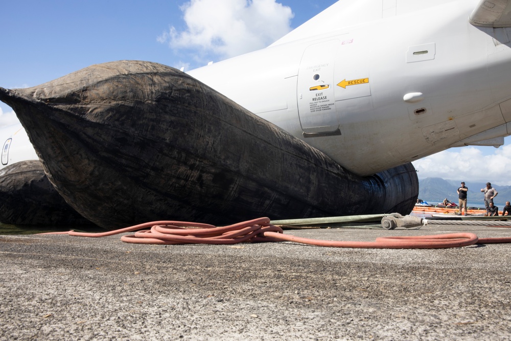 Experts Work to Extract U.S. Navy P-8A Poseidon From Kaneohe Bay