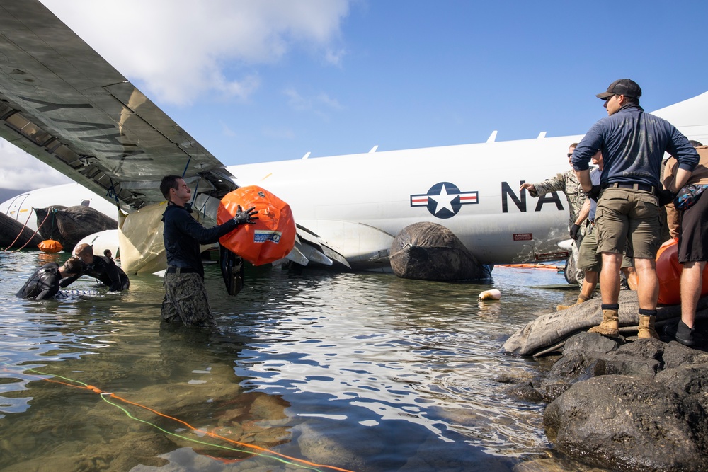 Experts Work to Extract U.S. Navy P-8A Poseidon From Kaneohe Bay