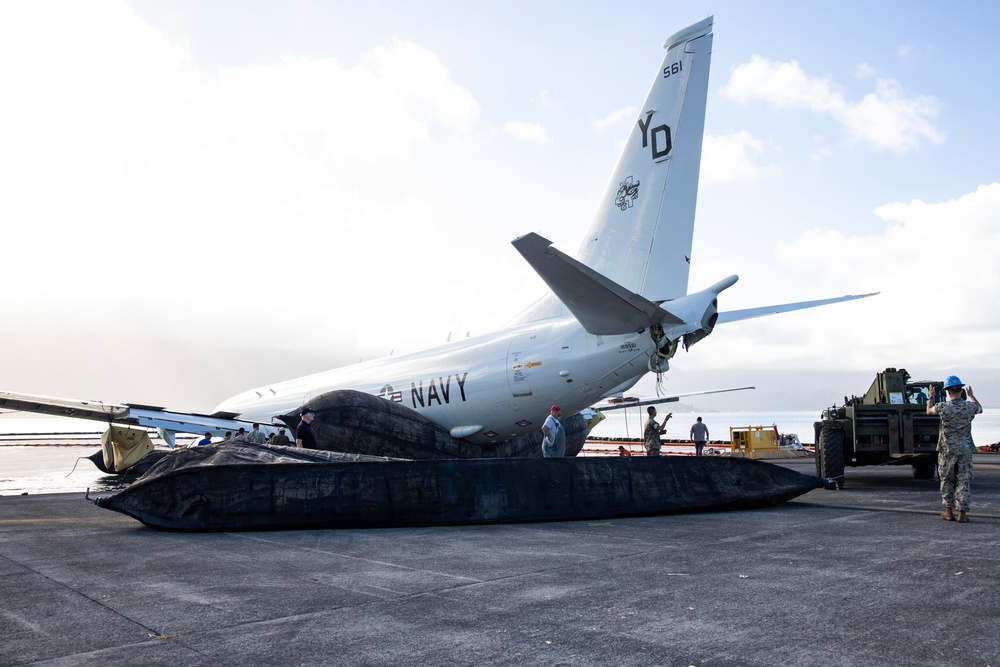 Experts Work to Extract U.S. Navy P-8A Poseidon From Kaneohe Bay