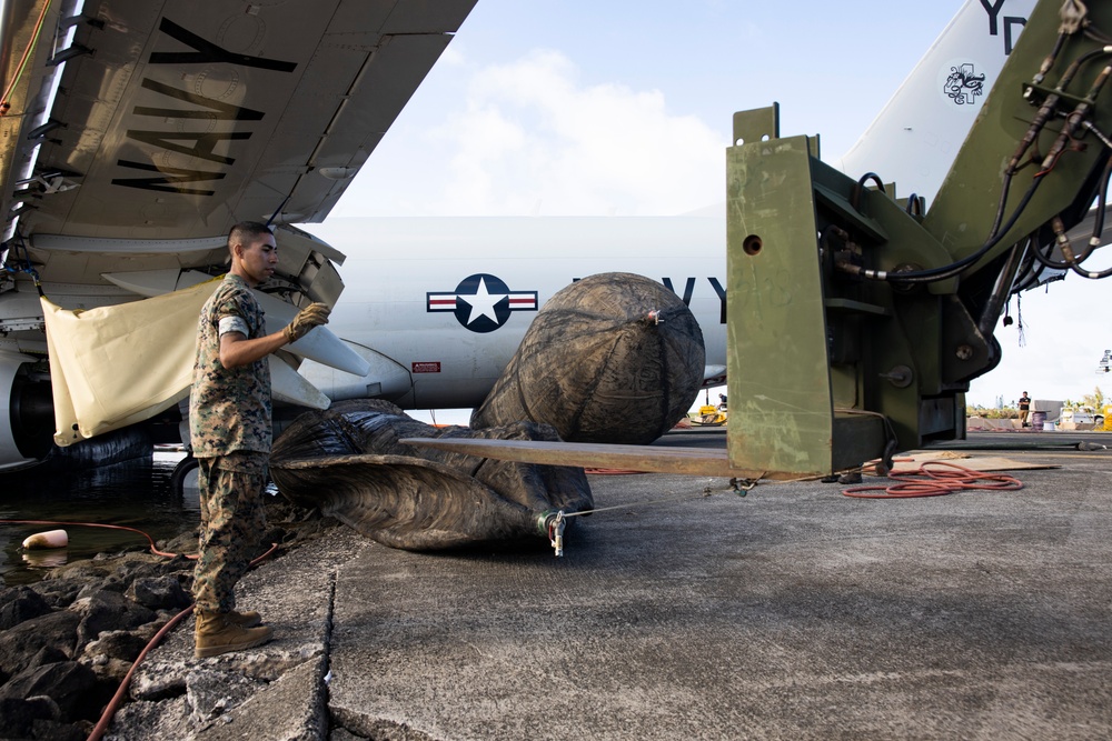 Experts Work to Extract U.S. Navy P-8A Poseidon From Kaneohe Bay