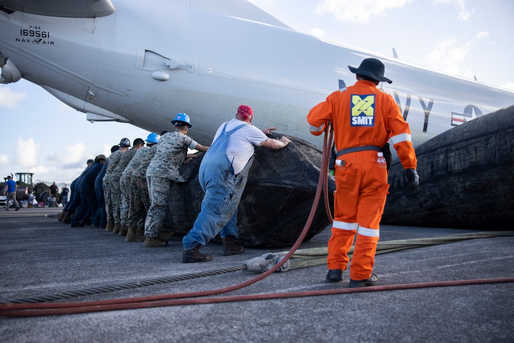 Experts Work to Extract U.S. Navy P-8A Poseidon From Kaneohe Bay