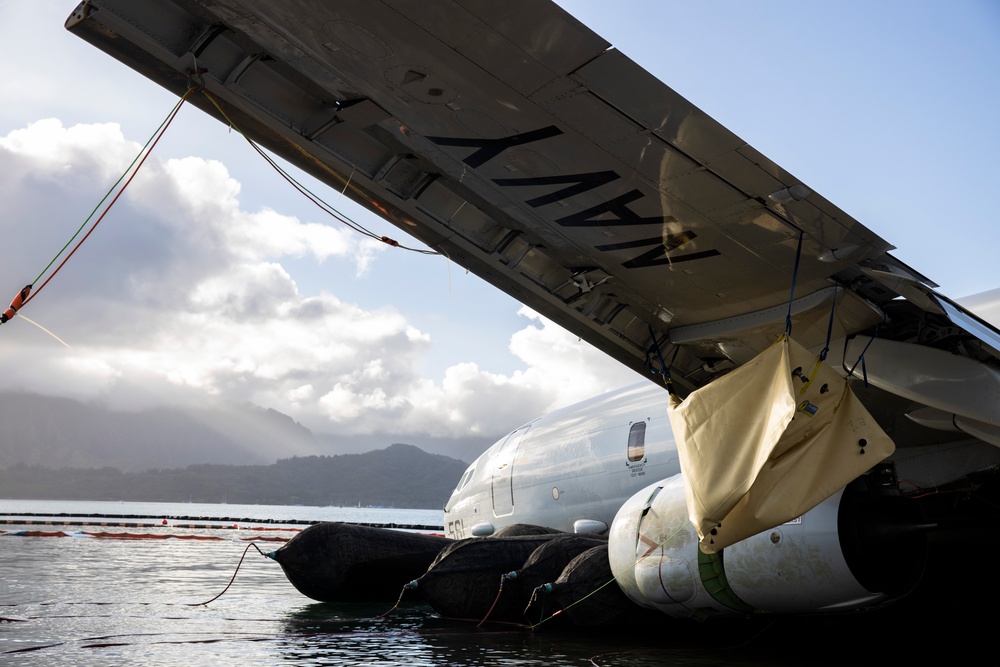 Experts Work to Extract U.S. Navy P-8A Poseidon From Kaneohe Bay