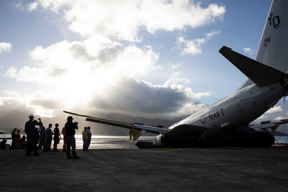 Experts Work to Extract U.S. Navy P-8A Poseidon From Kaneohe Bay