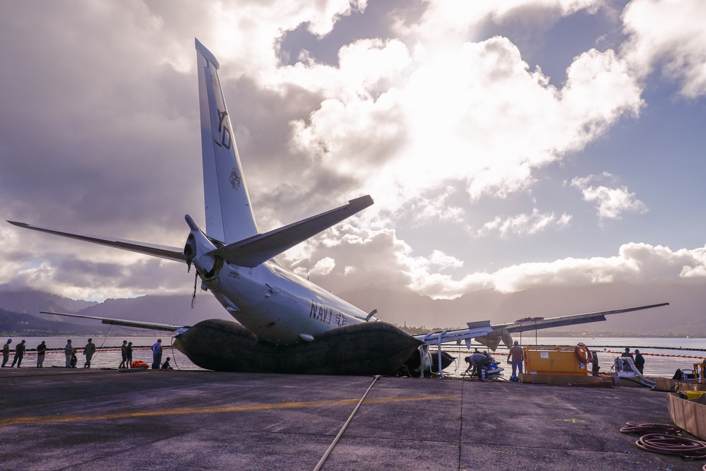 Experts Work to Extract U.S. Navy P-8A Poseidon From Kaneohe Bay