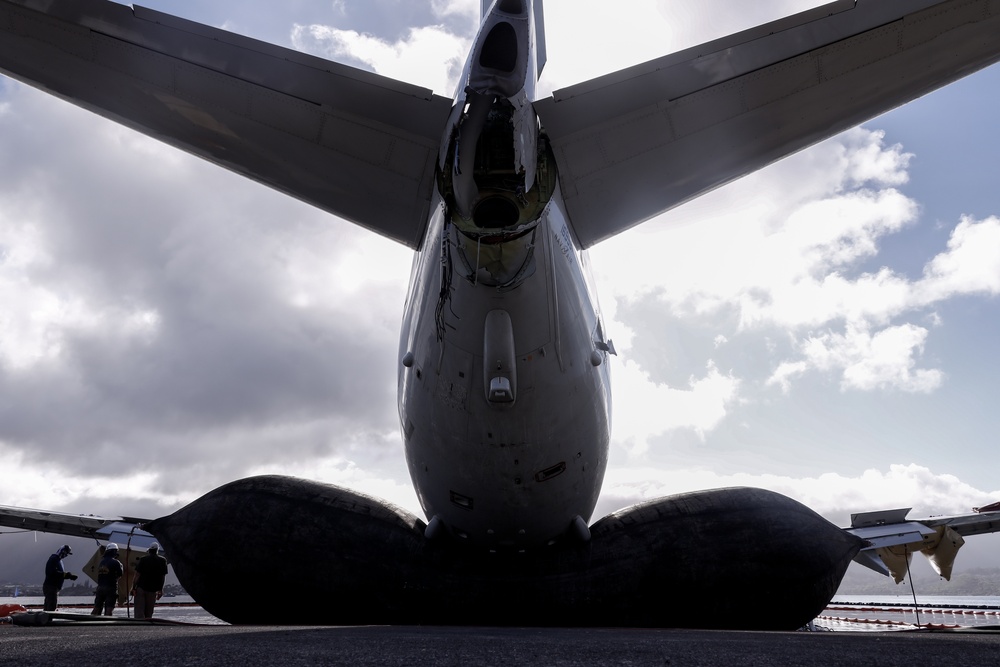 Experts Work to Extract U.S. Navy P-8A Poseidon From Kaneohe Bay