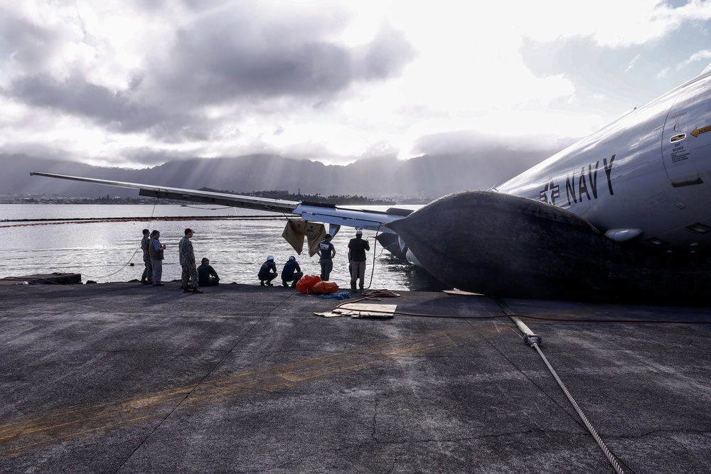 Experts Work to Extract U.S. Navy P-8A Poseidon From Kaneohe Bay