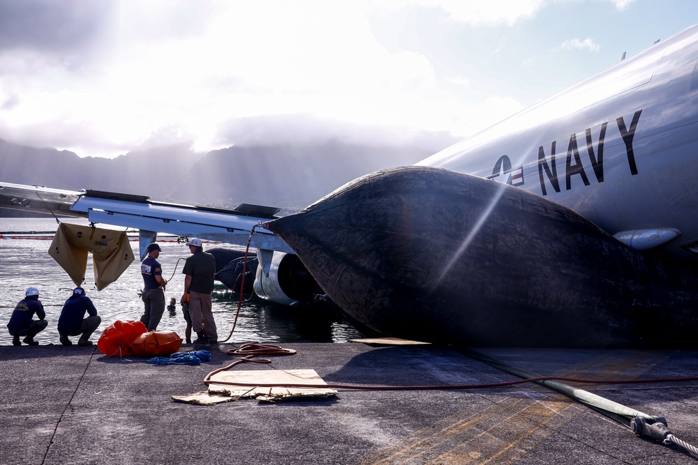 Experts Work to Extract U.S. Navy P-8A Poseidon From Kaneohe Bay