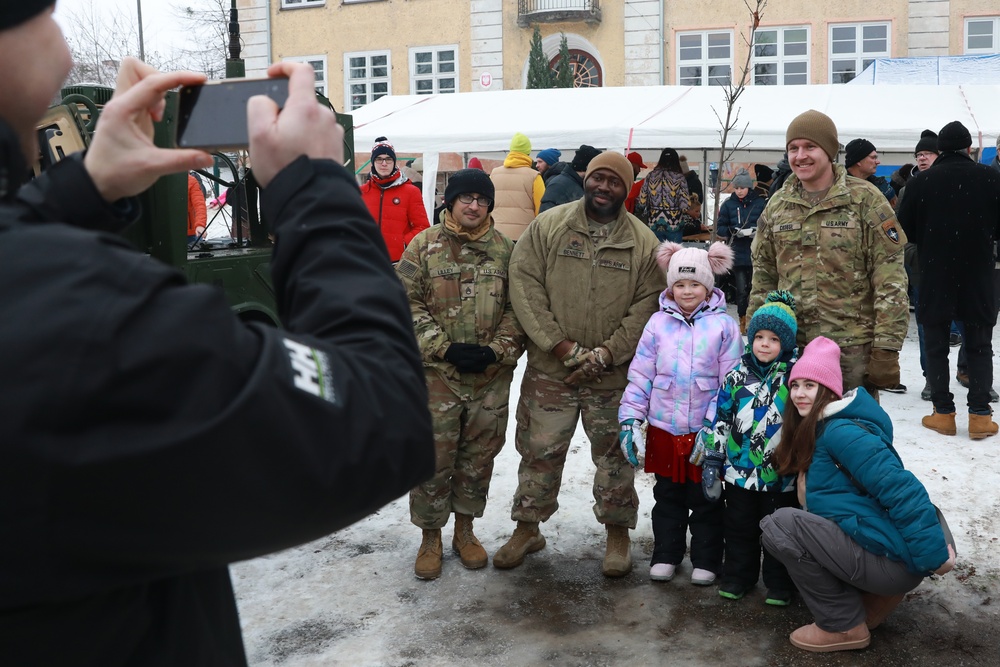 2-69 Armored Regiment Soldiers help local Polish town celebrate holiday event