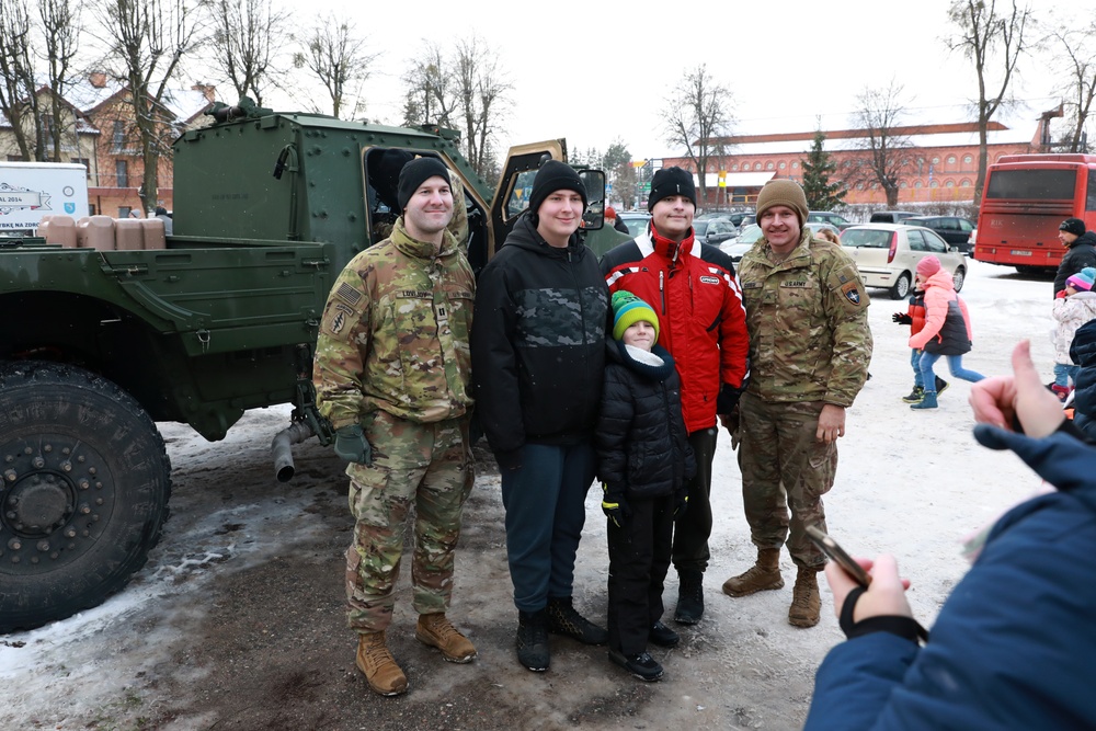 2-69 Armored Regiment Soldiers help local Polish town celebrate holiday event