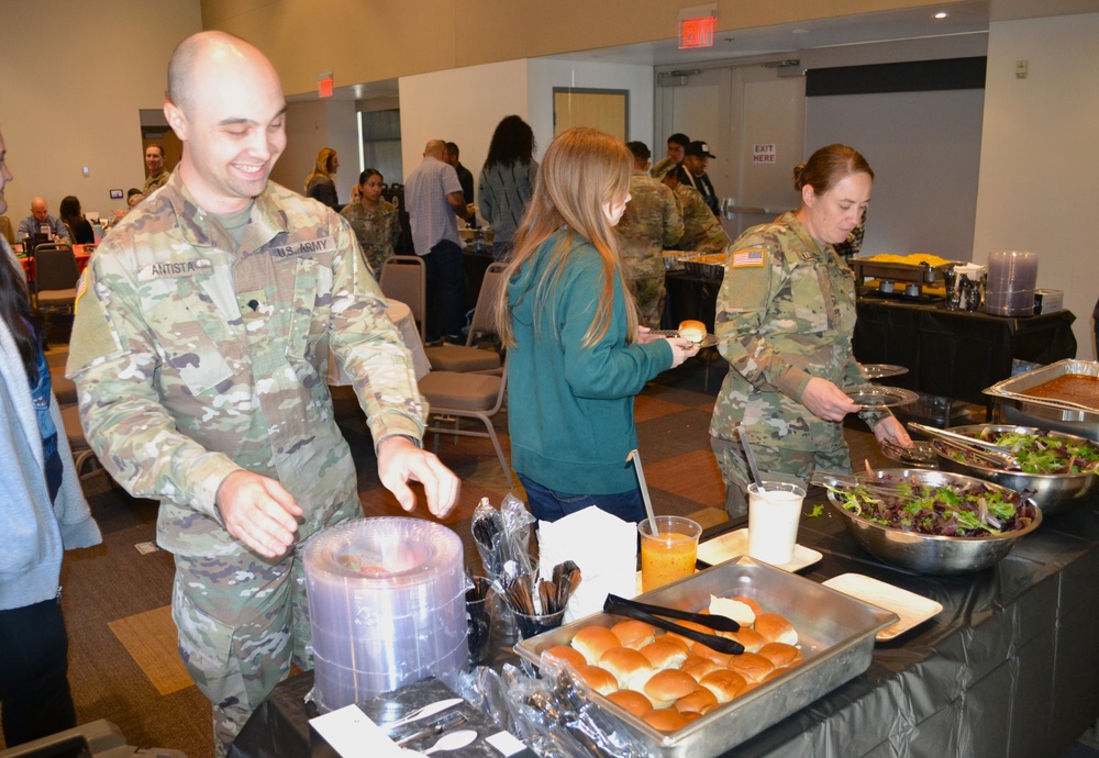 Bravo Co, 98th SIG Bn deploys to Poland