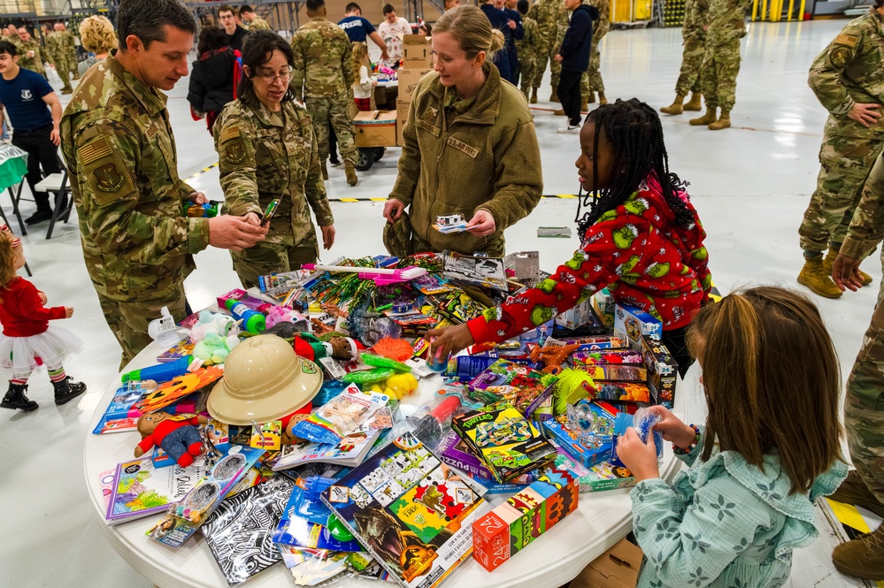 Family Readiness Center Hosts Wing Holiday Party