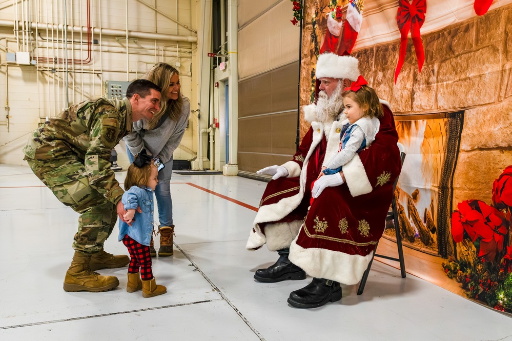 Family Readiness Center Hosts Wing Holiday Party