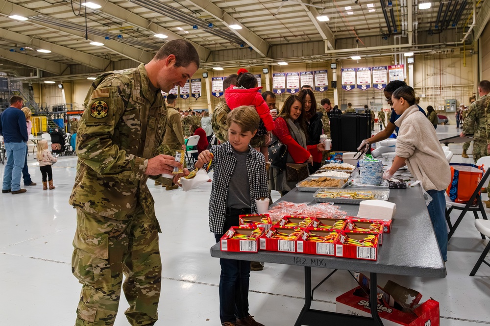 Family Readiness Center Hosts Wing Holiday Party