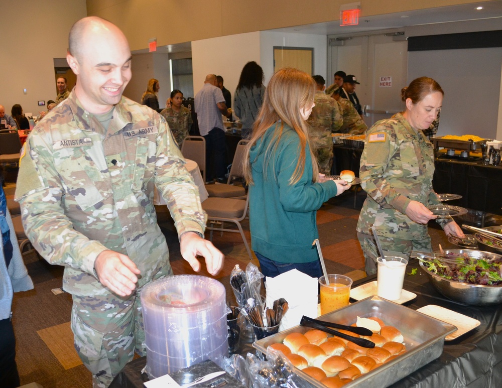 Bravo Co, 98th SIG Bn deploys to Poland