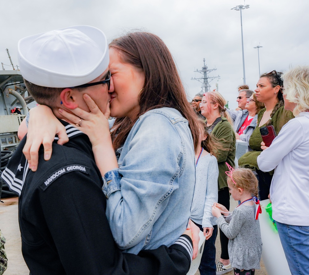 USS Ramage Returns to Homeport Following 6th Fleet Deployment