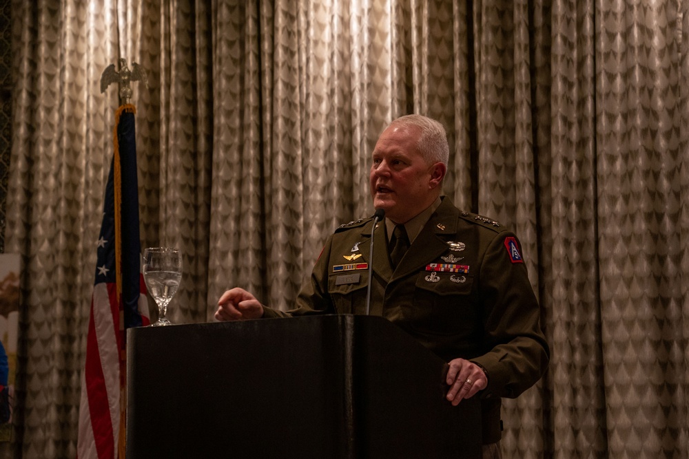 Army North CG speaks at the Gold Star Race Program Dinner