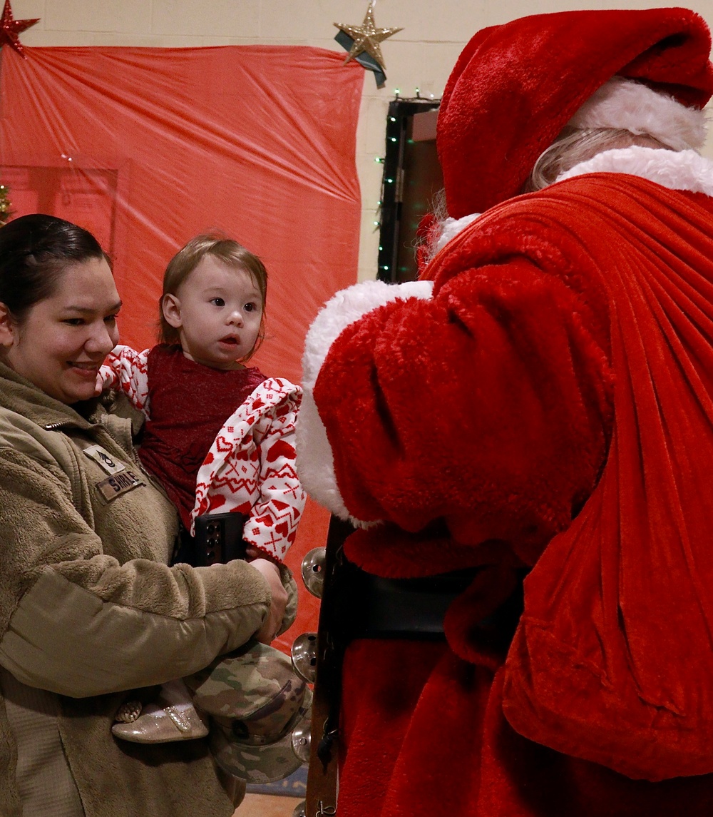 Family and Fun: Illinois Army National Guard's Joint Force Headquarters Celebrates the Holidays