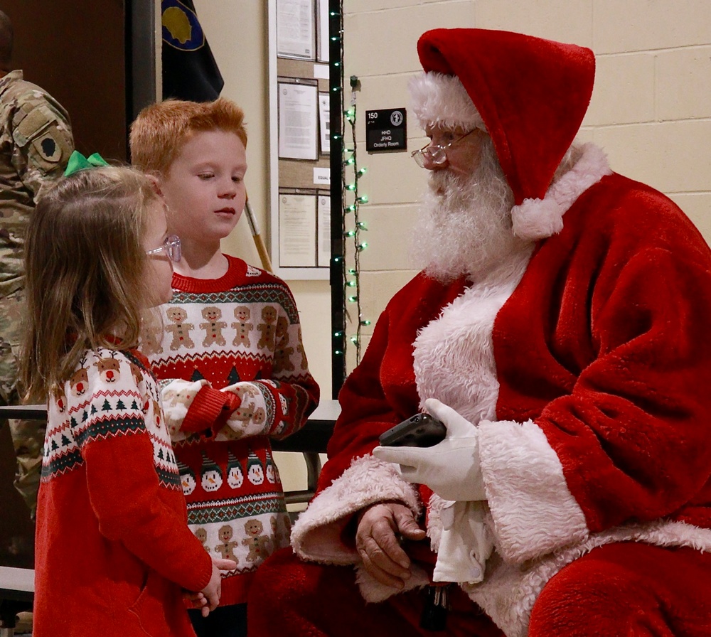 Family and Fun: Illinois Army National Guard's Joint Force Headquarters Celebrates the Holidays