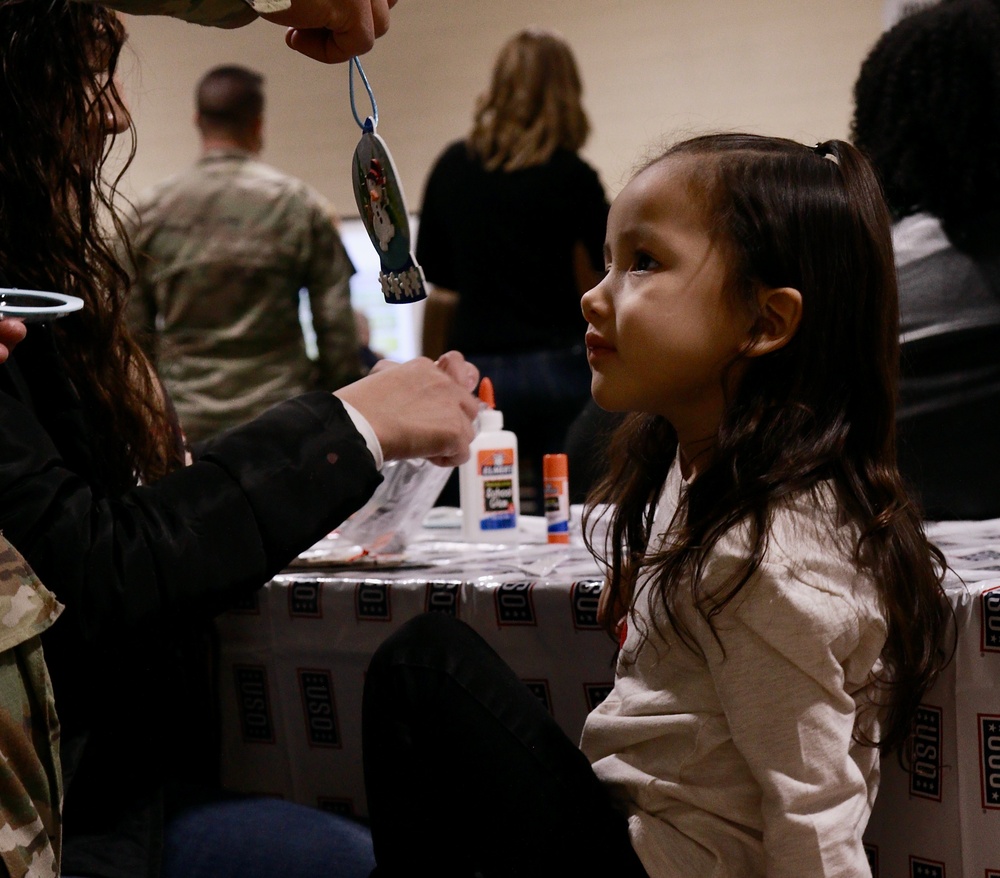 Family and Fun: Illinois Army National Guard's Joint Force Headquarters Celebrates the Holidays