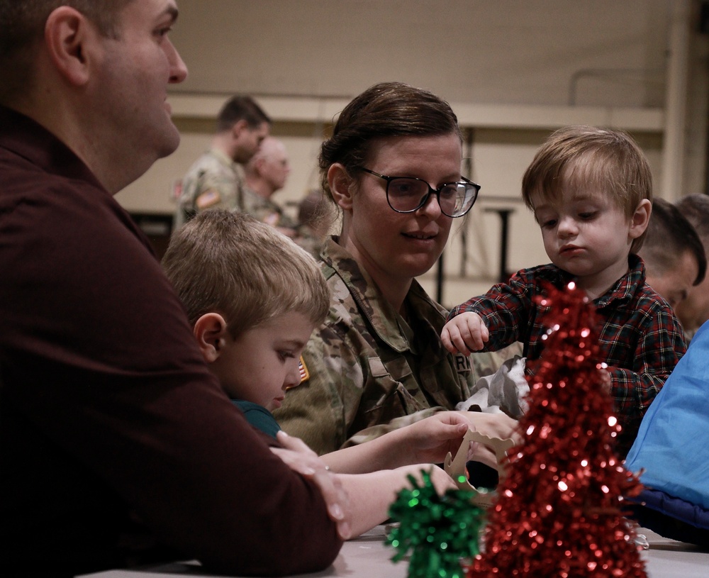 Family and Fun: Illinois Army National Guard's Joint Force Headquarters Celebrates the Holidays