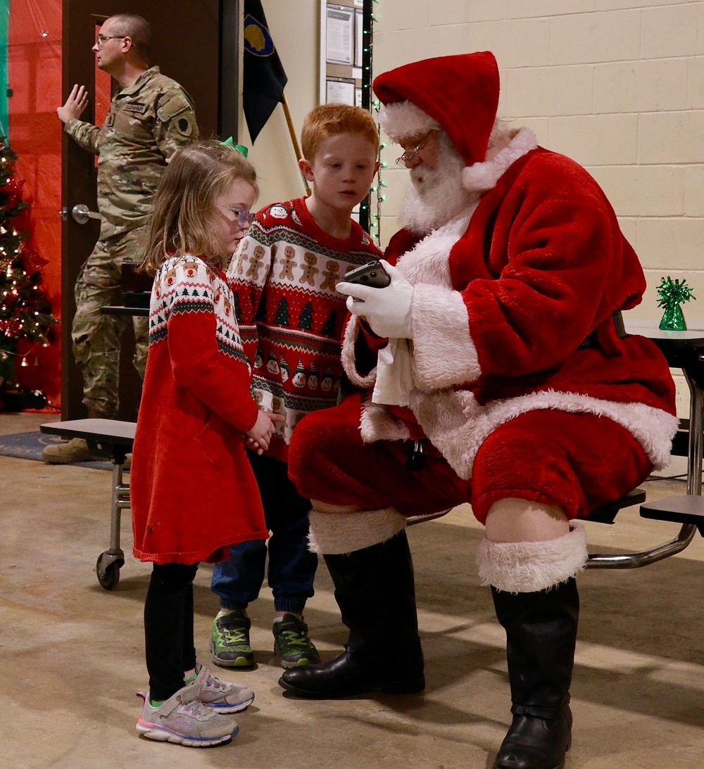 Family and Fun: Illinois Army National Guard's Joint Force Headquarters Celebrates the Holidays